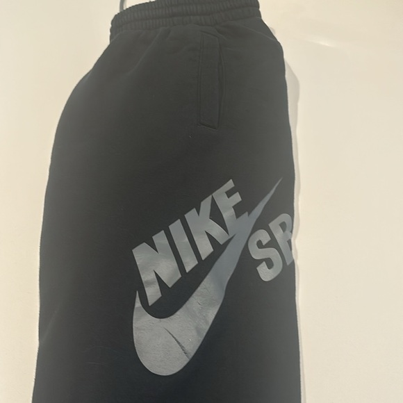 2 Nike track pants and under armour shirt - Picture 6 of 8